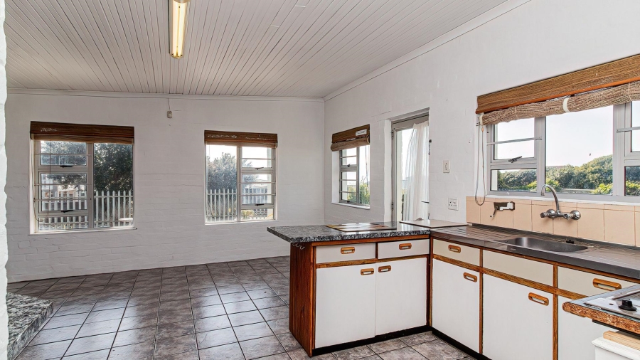 4 Bedroom Property for Sale in De Kelders Western Cape